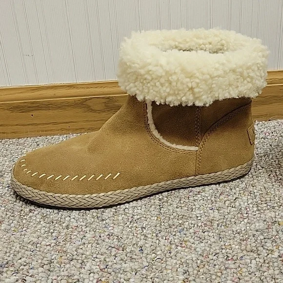 UGG Ailish Tan Boots with Shearling Lining, Sz 8.5 NWOT winter Suede - Picture 6 of 7